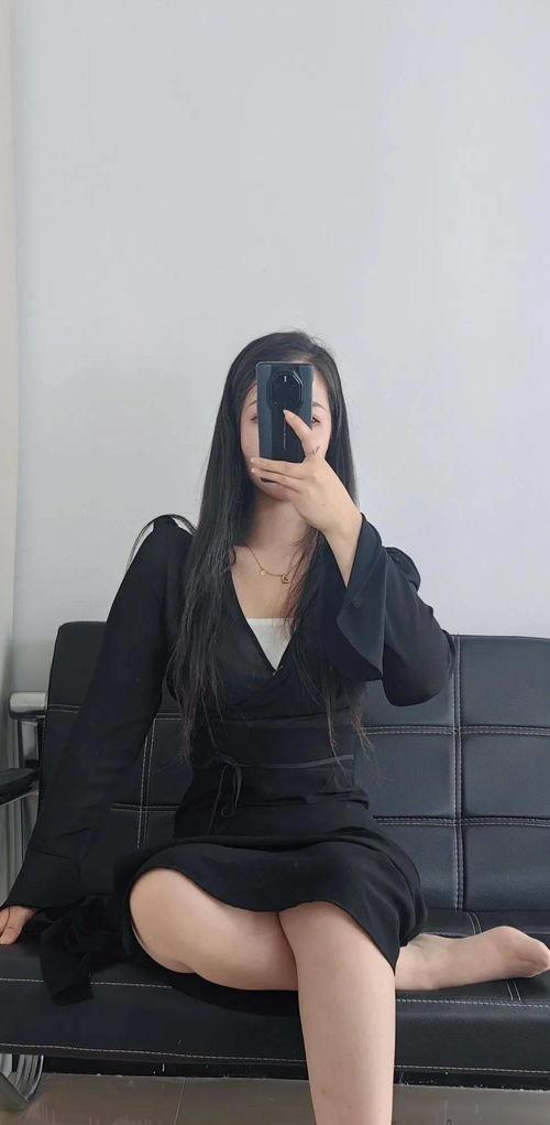银行职员换肉色丝袜