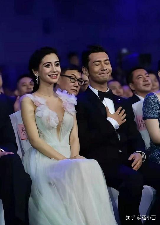 李湘穿长裙陪老公吃饭,甜蜜画面引网友热议