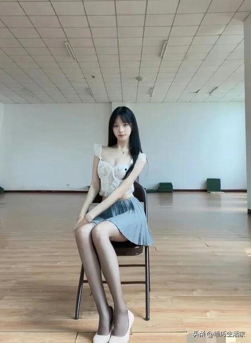 丝袜咋穿视频,轻松掌握丝袜穿法技巧