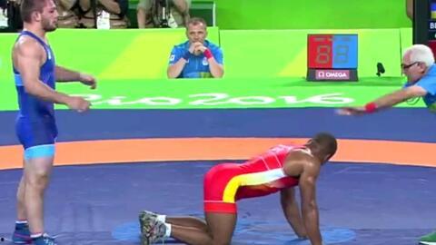 摔跤视频男,摔跤场上的青春风采