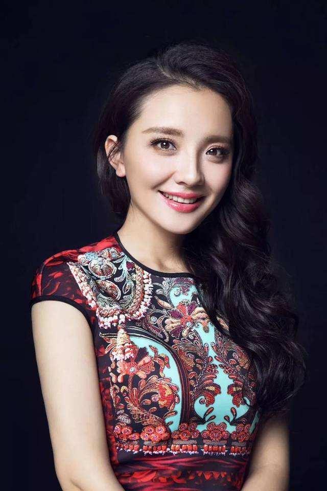 孙茜属于几线明星,崛起于演艺圈的璀璨新星，一线明星风采初露